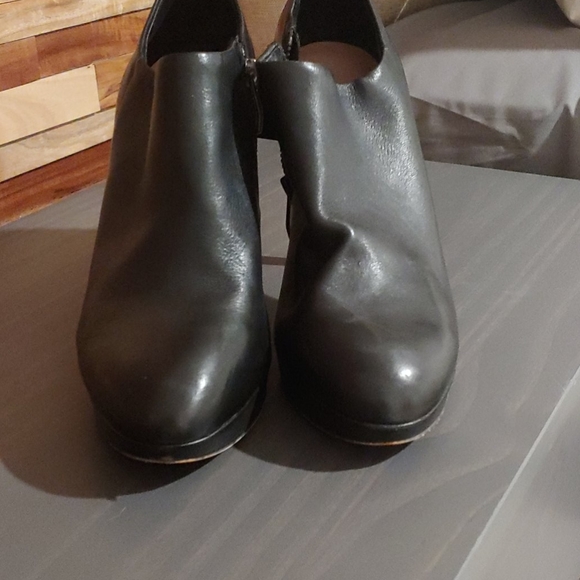 Vince Camuto 4 inch heels. - Picture 10 of 10